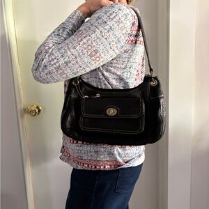 Fossil Handbag

Dime sions 11.5” wide. 7” high